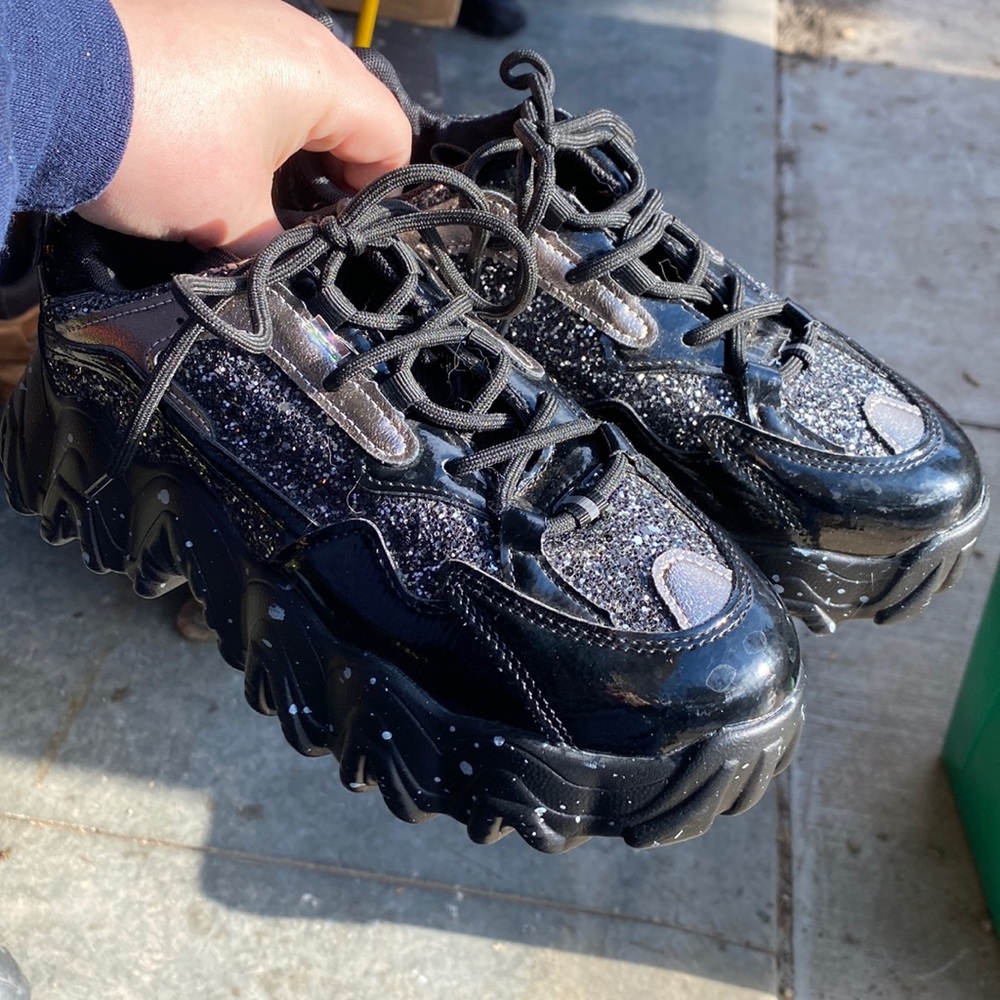 Vogues black sparkle tennis shoes